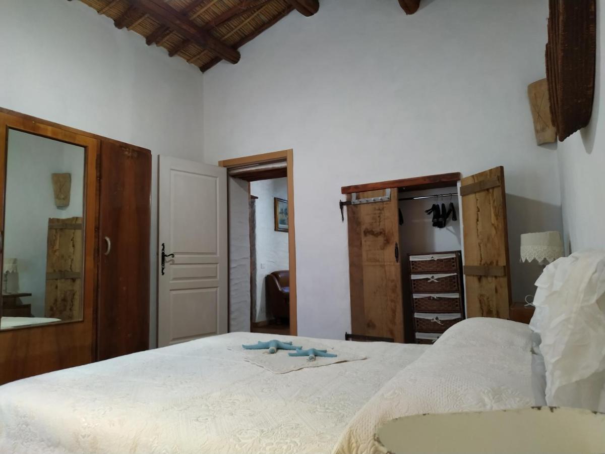 Domus Antiga Appartamenti San Giovanni Suèrgiu Buitenkant foto