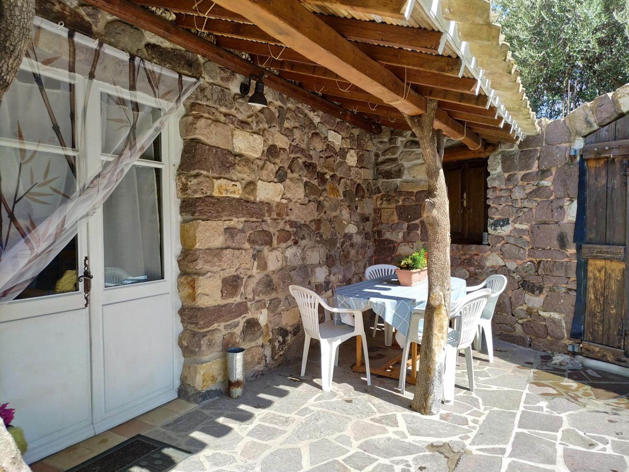 Domus Antiga Appartamenti San Giovanni Suèrgiu Buitenkant foto