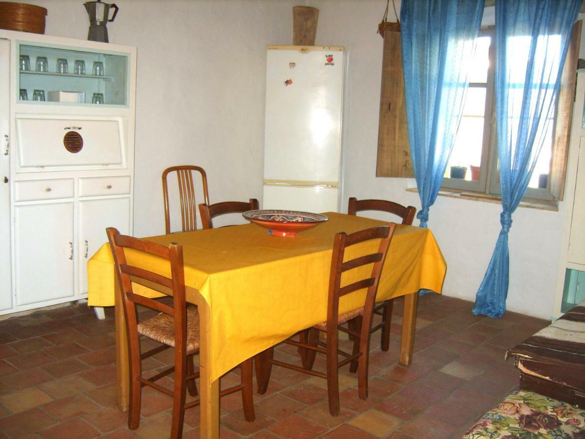 Domus Antiga Appartamenti San Giovanni Suèrgiu Buitenkant foto