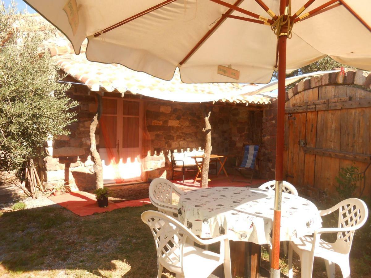 Domus Antiga Appartamenti San Giovanni Suèrgiu Buitenkant foto